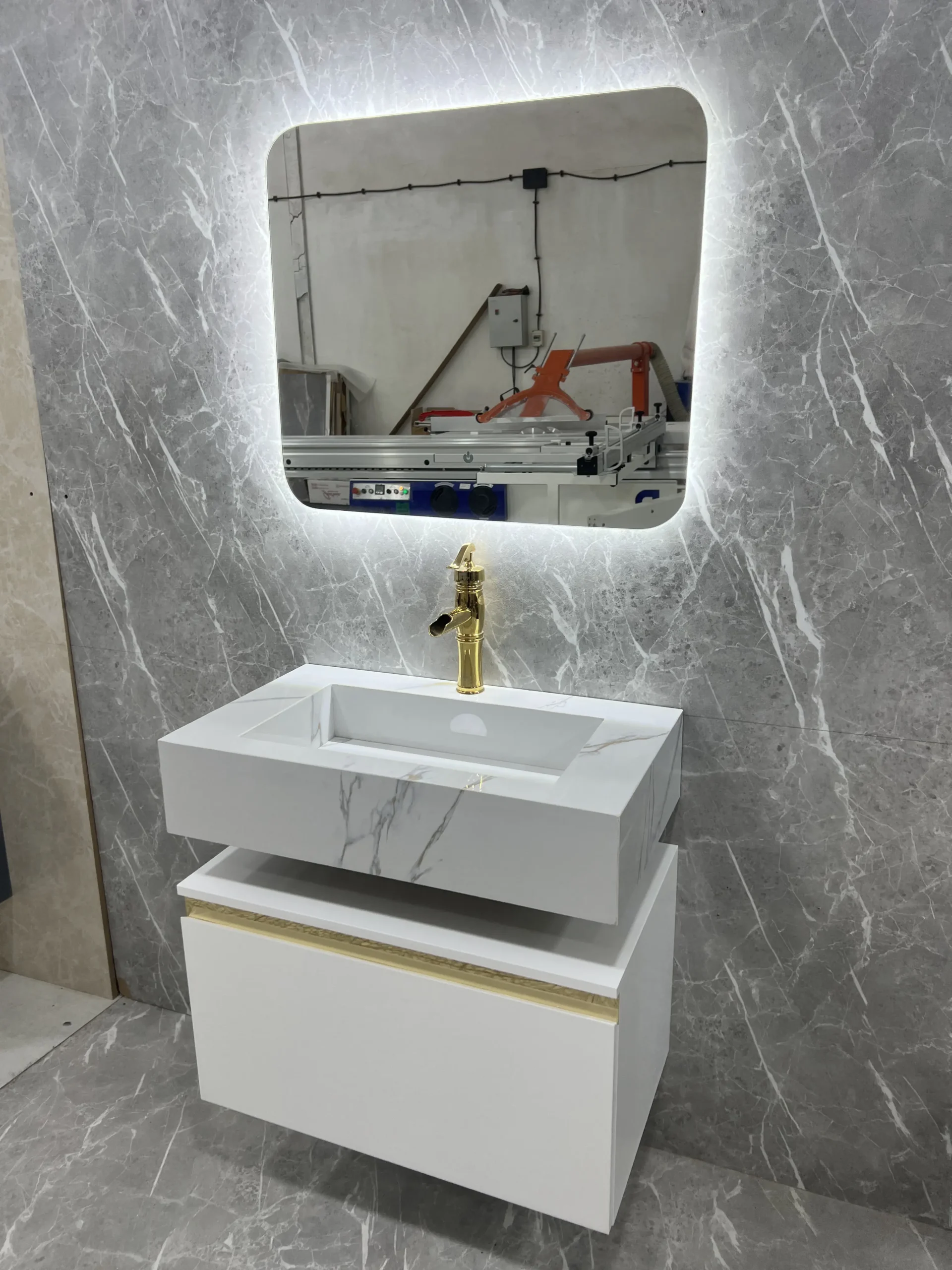 روشویی برای سرویس بهداشتی کوچک با طراحی مدرن و کم‌جا